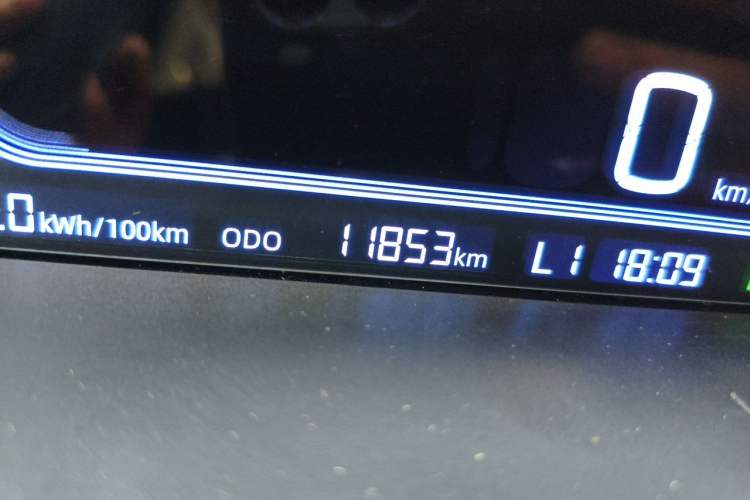Used Geely Galaxy Panda 2024 200km Panda Rider Odometer Close Up
