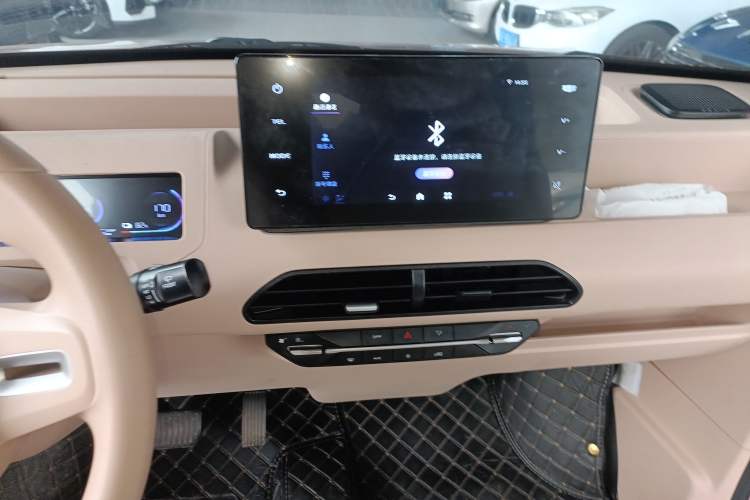 Used Geely Galaxy Panda 2024 Panda Mini 200km Endurance Bear Audio And AC Panel