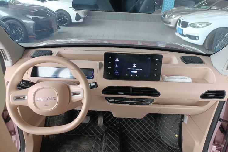 Used Geely Galaxy Panda 2024 Panda Mini 200km Endurance Bear Center Console