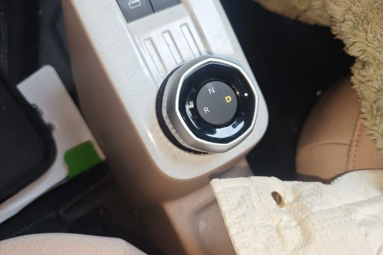 Used Geely Galaxy Panda 2024 Panda Mini 200km Longteng PRO Edition Gear Lever