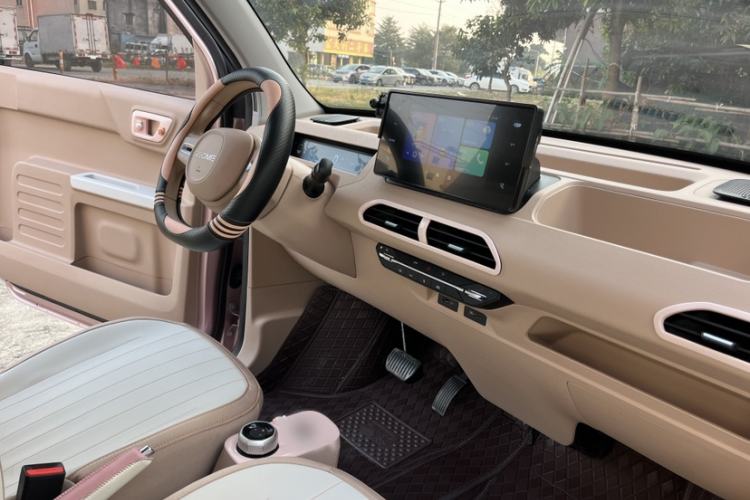 Used Geely Galaxy Panda 2024 Panda Mini 200km Endurance Bear Interior 10
