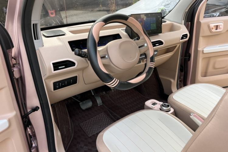 Used Geely Galaxy Panda 2024 Panda Mini 200km Endurance Bear Interior 8