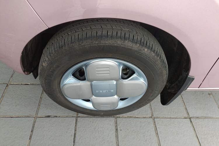 Used Geely Galaxy Panda 2024 Panda Mini 200km Endurance Bear Left Front Wheel Hub