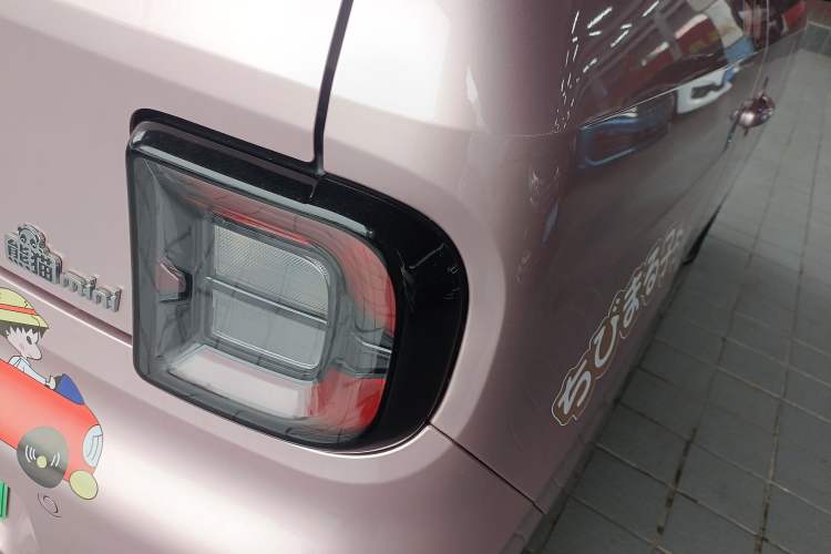 Used Geely Galaxy Panda 2024 Panda Mini 200km Endurance Bear Right Rear Taillight