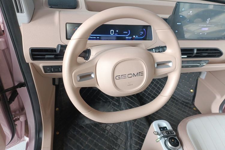 Used Geely Galaxy Panda 2024 Panda Mini 200km Endurance Bear Steering Wheel