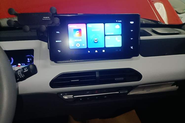 Used Geely Galaxy Panda 2024 Panda Mini 200km Endurance Bear Audio And AC Panel