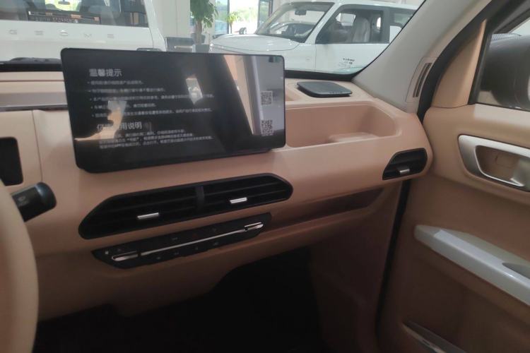 Used Geely Galaxy Panda 2024 Panda Mini 200km Endurance Bear Audio And AC Panel