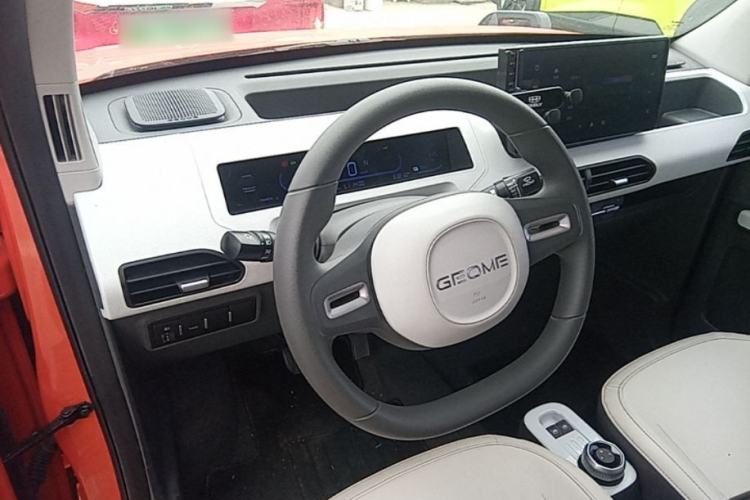 Used Geely Galaxy Panda 2024 200km Panda Rider Center Console