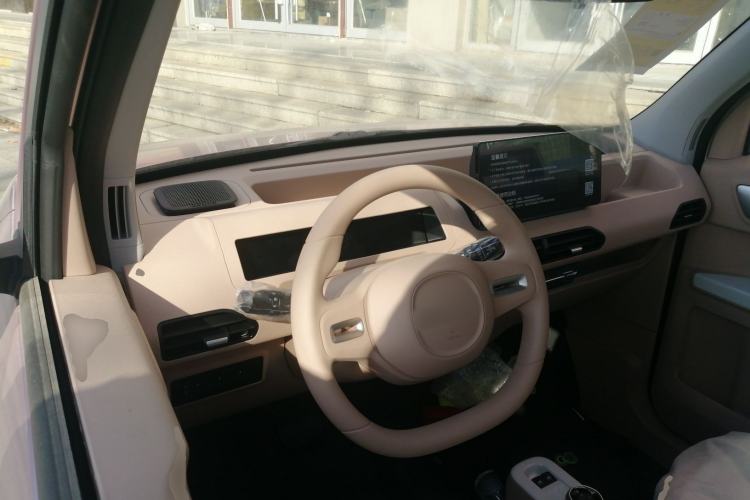 Used Geely Galaxy Panda 2024 Panda Mini 200km Endurance Bear Center Console