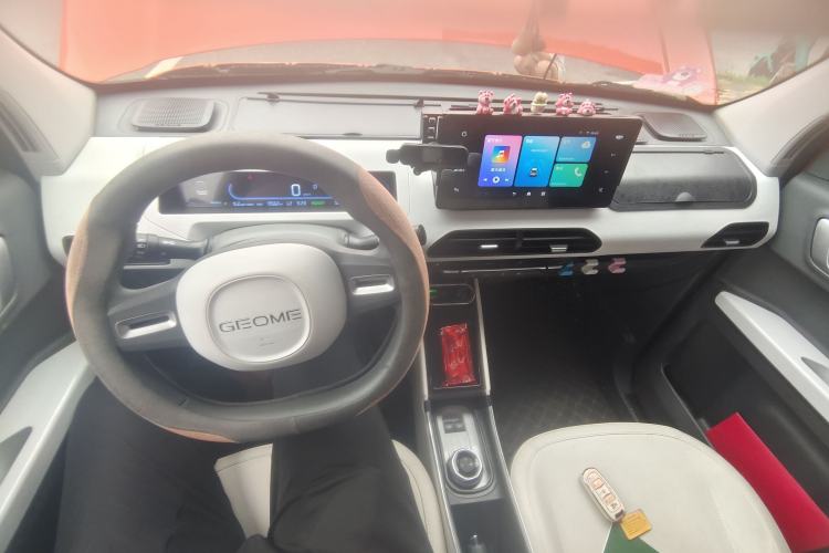 Used Geely Galaxy Panda 2024 200km Panda Rider Center Console