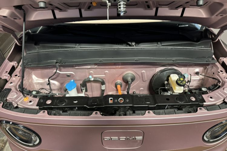 Used Geely Galaxy Panda 2024 Panda Mini 200km Endurance Bear Engine Bay