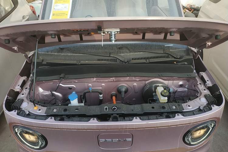 Used Geely Galaxy Panda 2024 Panda Mini 200km Endurance Bear Engine Bay