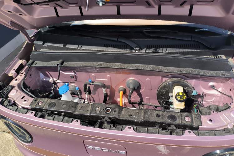 Used Geely Galaxy Panda 2024 Panda Mini 200km Endurance Bear Engine Bay