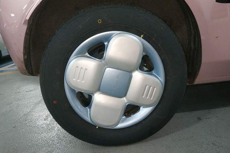 Used Geely Galaxy Panda 2024 Panda Mini 200km Endurance Bear Exterior 8