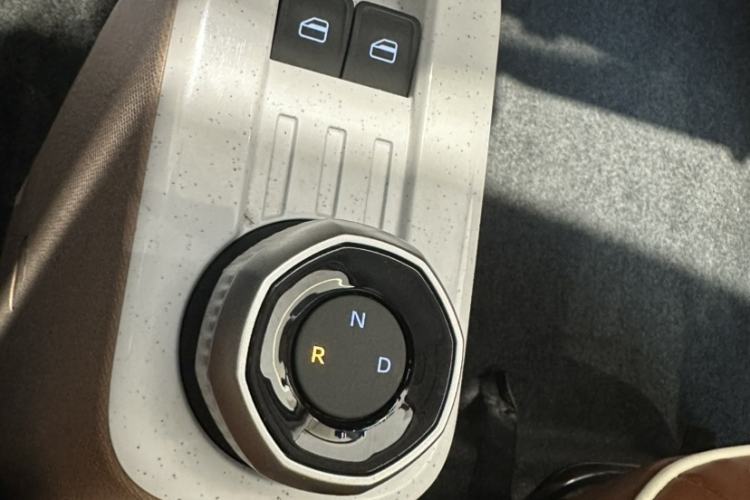 Used Geely Galaxy Panda 2024 Panda Mini 200km Endurance Bear Gear Lever
