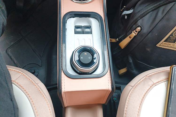Used Geely Galaxy Panda 2024 Panda Mini 200km Longteng PRO Edition Gear Lever