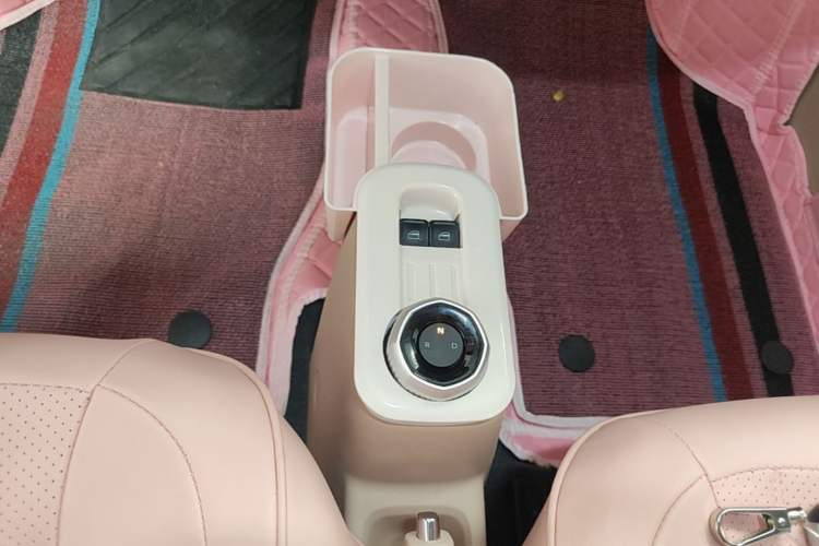 Used Geely Galaxy Panda 2024 Panda Mini 200km Endurance Bear Gear Lever