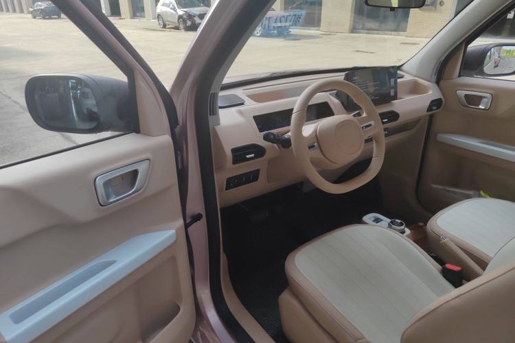 Used Geely Galaxy Panda 2024 Panda Mini 200km Endurance Bear Interior 2