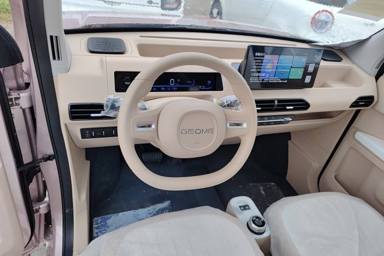 Used Geely Galaxy Panda 2024 Panda Mini 200km Endurance Bear Interior 3