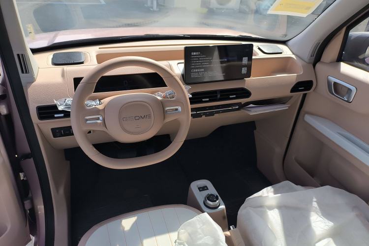 Used Geely Galaxy Panda 2024 Panda Mini 200km Endurance Bear Interior 3