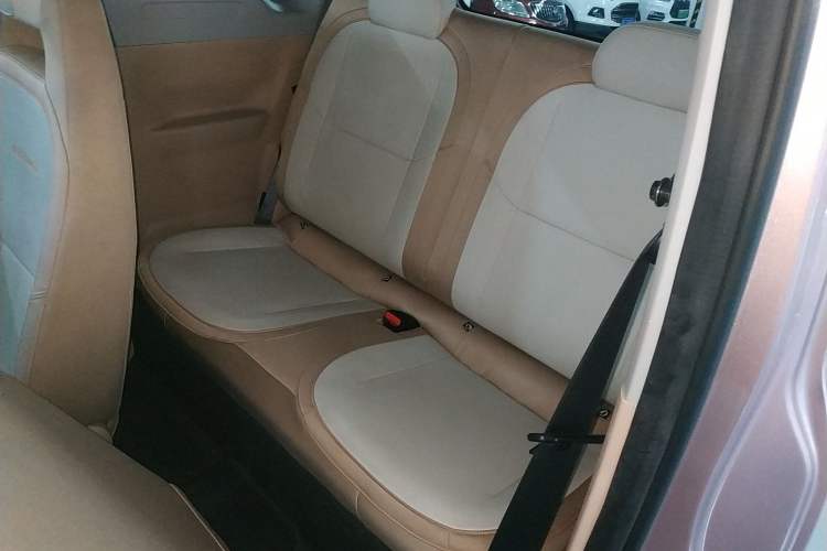 Used Geely Galaxy Panda 2024 Panda Mini 200km Endurance Bear Interior 4