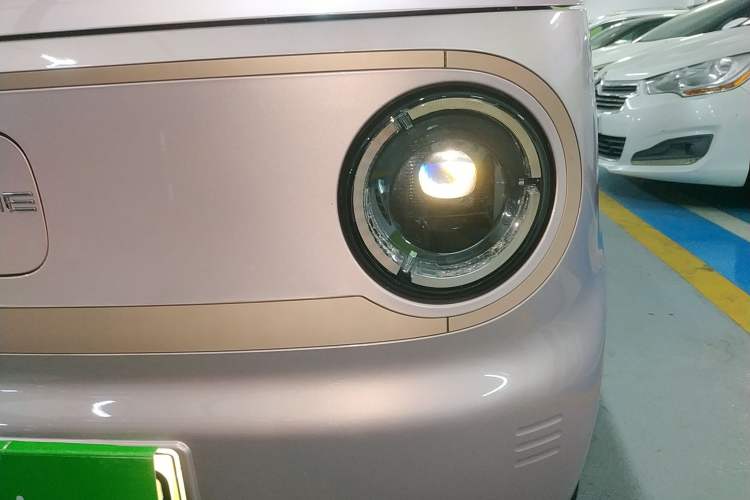 Used Geely Galaxy Panda 2024 Panda Mini 200km Endurance Bear Left Front Headlight