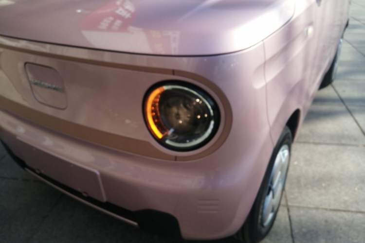 Used Geely Galaxy Panda 2024 Panda Mini 200km Endurance Bear Left Front Headlight