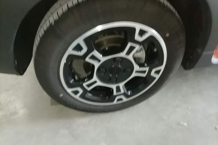 Used Geely Galaxy Panda 2024 Panda Mini 200km Endurance Bear Left Front Wheel Hub