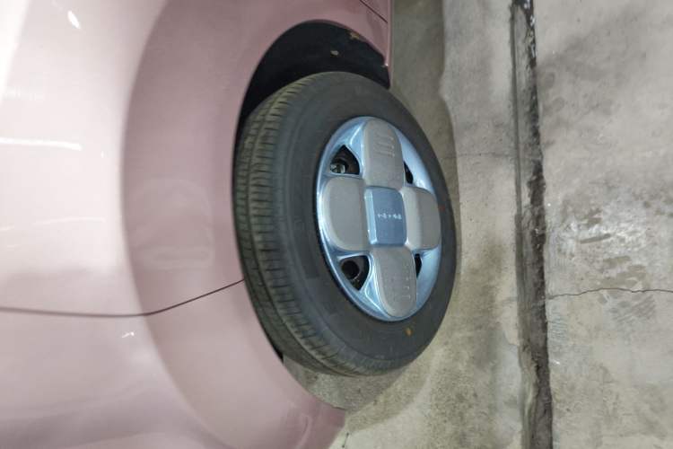 Used Geely Galaxy Panda 2024 Panda Mini 200km Endurance Bear Left Front Wheel Hub