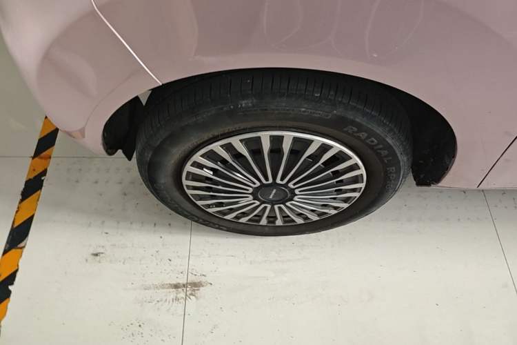 Used Geely Galaxy Panda 2024 Panda Mini 200km Longteng PRO Edition Left Front Wheel Hub