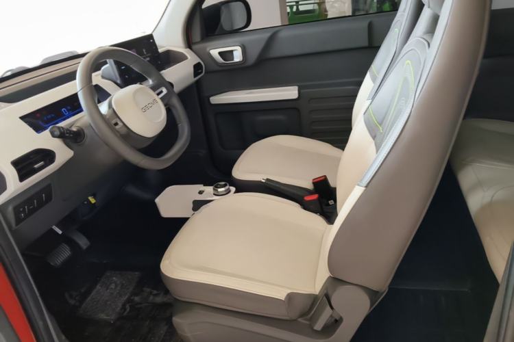 Used Geely Galaxy Panda 2024 200km Panda Rider Left Rear Seat