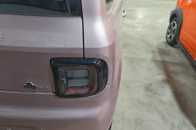 Used Geely Galaxy Panda 2024 Panda Mini 200km Endurance Bear Right Rear Taillight