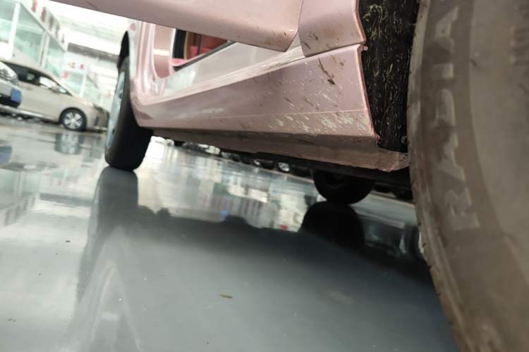 Used Geely Galaxy Panda 2024 Panda Mini 200km Endurance Bear Right Side Sill