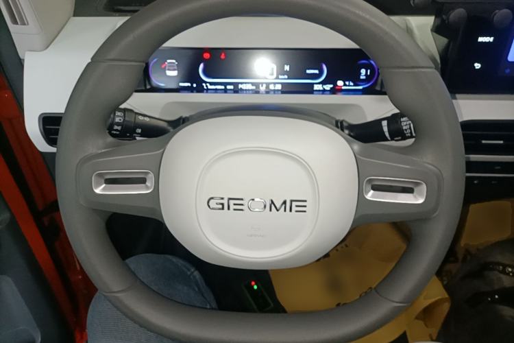 Used Geely Galaxy Panda 2024 Panda Mini 200km Endurance Bear Steering Wheel
