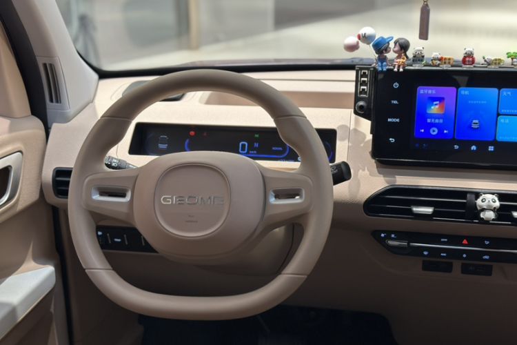 Used Geely Galaxy Panda 2024 Panda Mini 200km Endurance Bear Steering Wheel