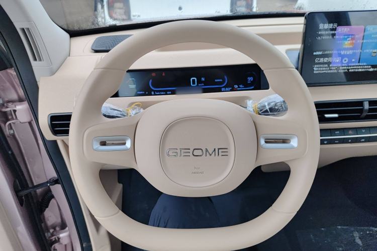 Used Geely Galaxy Panda 2024 Panda Mini 200km Endurance Bear Steering Wheel