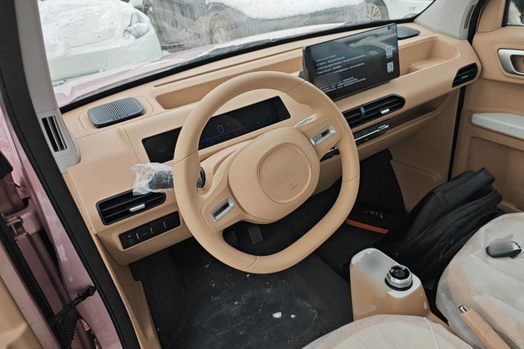 Used Geely Galaxy Panda 2024 Panda Mini 200km Endurance Bear Steering Wheel