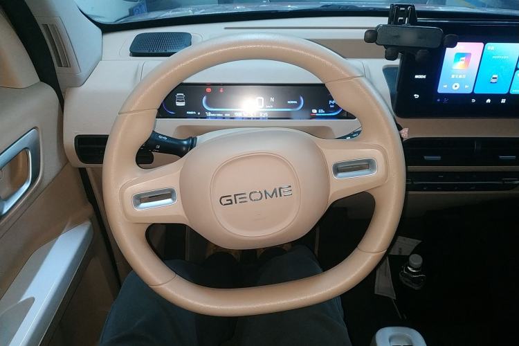 Used Geely Galaxy Panda 2024 Panda Mini 200km Endurance Bear Steering Wheel