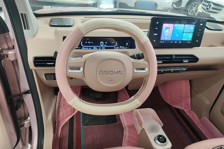 Used Geely Galaxy Panda 2024 Panda Mini 200km Endurance Bear Steering Wheel
