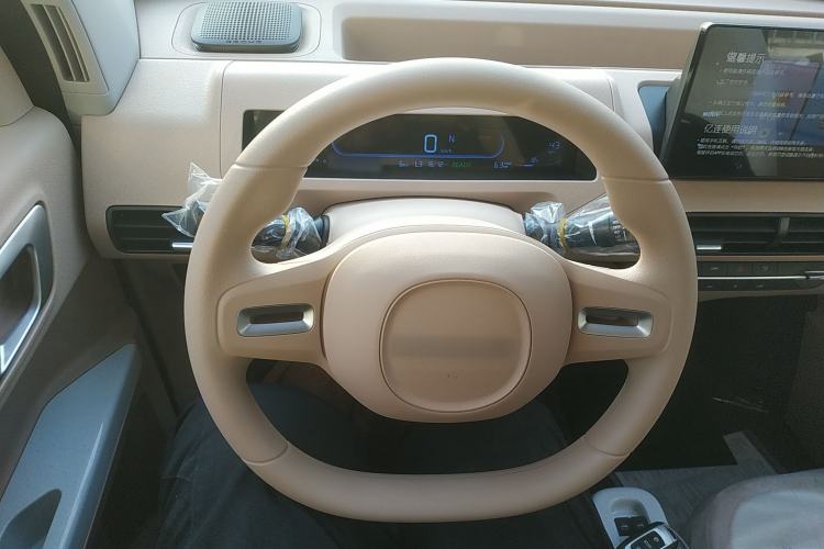 Used Geely Galaxy Panda 2024 Panda Mini 200km Endurance Bear Steering Wheel