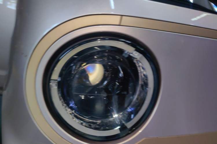 Used Geely Galaxy Panda 2024 Panda Mini 200km Endurance Bear Right Front Headlight