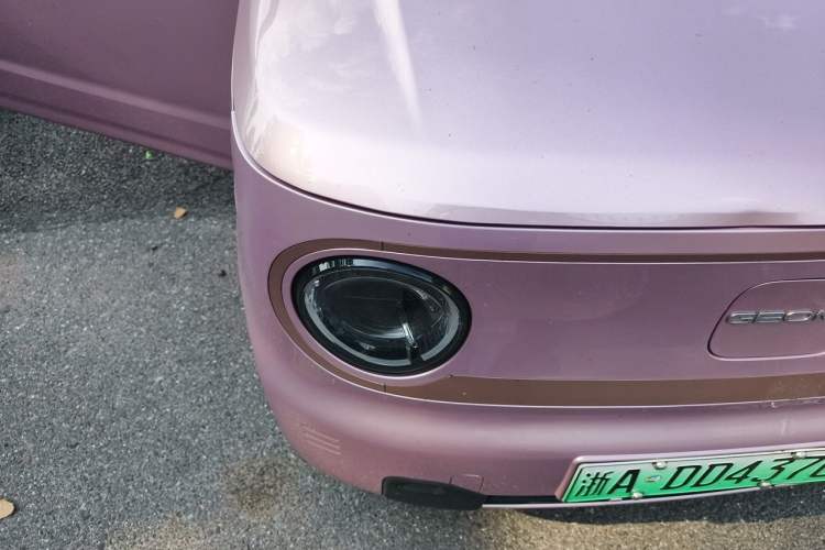 Used Geely Galaxy Panda 2024 Panda Mini 200km Endurance Bear Right Front Headlight
