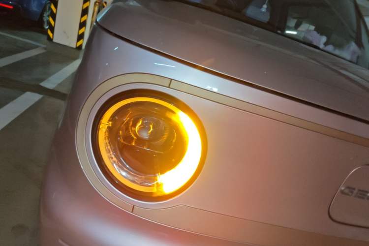 Used Geely Galaxy Panda 2024 Panda Mini 200km Endurance Bear Right Front Headlight