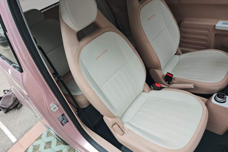 Used Geely Galaxy Panda 2024 Panda Mini 200km Endurance Bear Right Front Seat