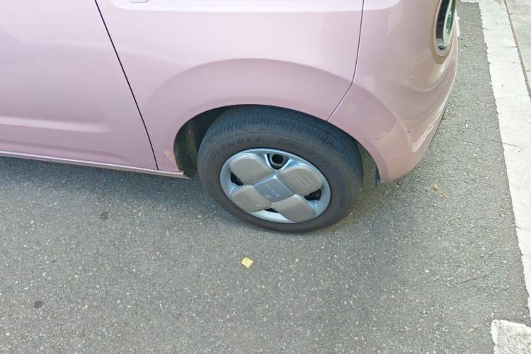 Used Geely Galaxy Panda 2024 Panda Mini 200km Endurance Bear Right Front Wheel Hub