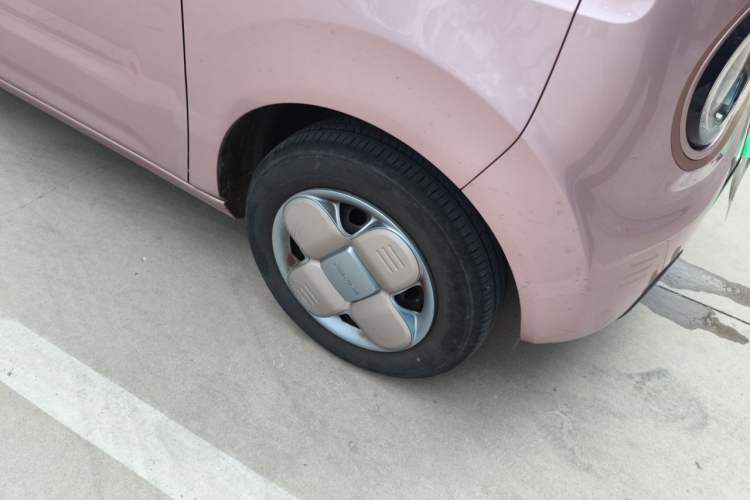 Used Geely Galaxy Panda 2024 Panda Mini 200km Endurance Bear Right Front Wheel Hub