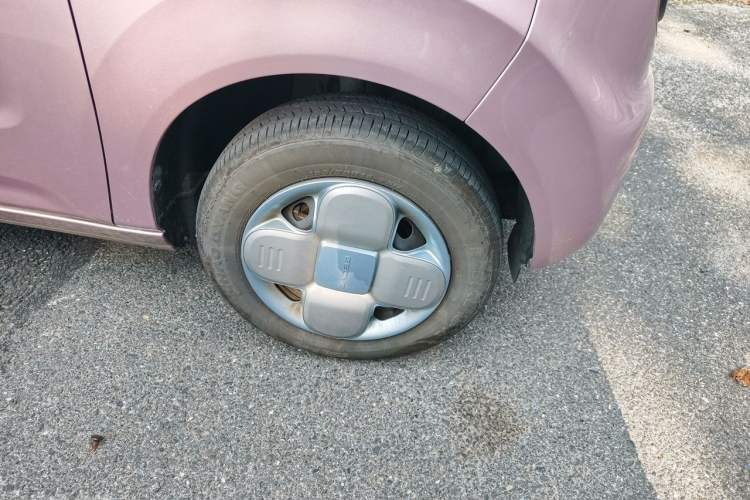 Used Geely Galaxy Panda 2024 Panda Mini 200km Endurance Bear Right Front Wheel Hub