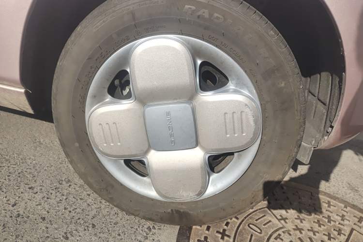 Used Geely Galaxy Panda 2024 Panda Mini 200km Endurance Bear Right Front Wheel Hub
