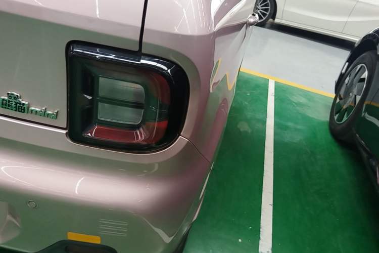 Used Geely Galaxy Panda 2024 Panda Mini 200km Endurance Bear Right Rear Taillight