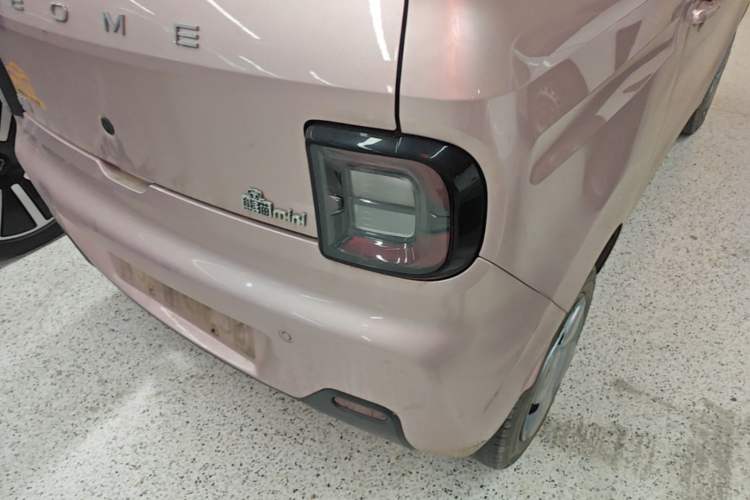 Used Geely Galaxy Panda 2024 Panda Mini 200km Endurance Bear Right Rear Taillight